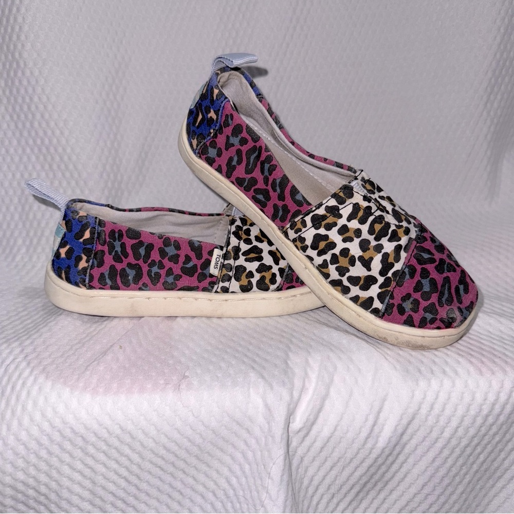 Leopard print multi colored Tom’s. Size 12 girls
